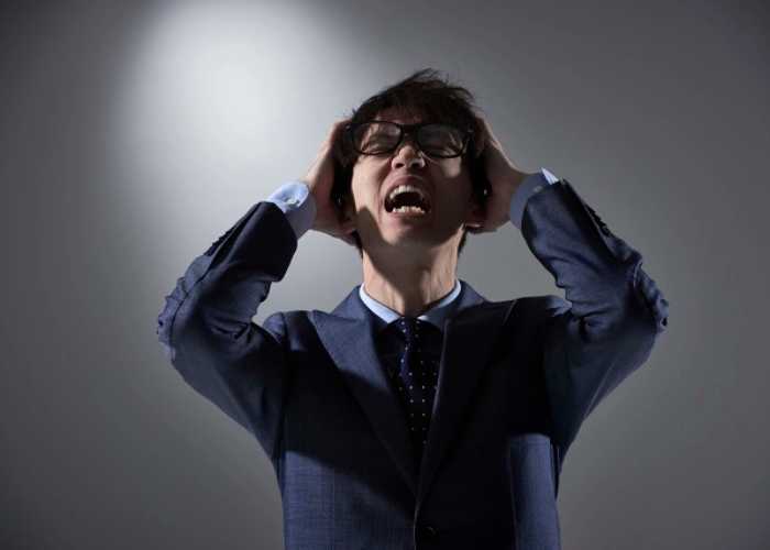 情绪低落忧郁，易暴躁生气，难以入眠